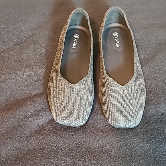Vivaia Grey  Square-Toe V-Cut Flats (Margot 2.0) Size 41.5 - Picture 2 of 6